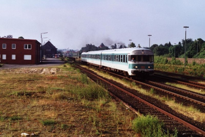 624 470-6/924 502-8/624 673-0 mit RB 4811 Osnabrck Hbf-Wilhelmshaven auf Bahnhof Bramsche am 2-6-2000. Bild und scan: Date Jan de Vries.

