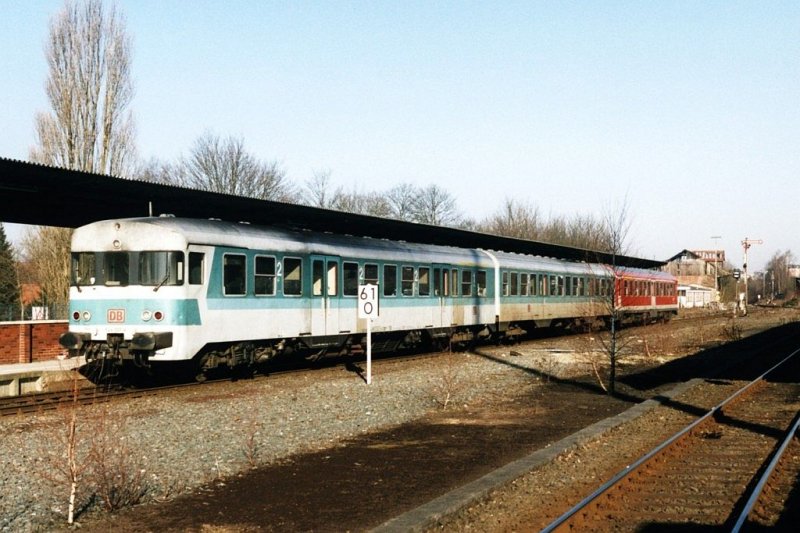 624 505-4/924 440-1/624 612-8 mit RB 12361 (RB 51 Westmnsterland-Bahn) Dortmund-Enschede (Die Niederlande) auf Bahnhof Coesfeld am 26-2-2003. Bild und scan: Date Jan de Vries. 