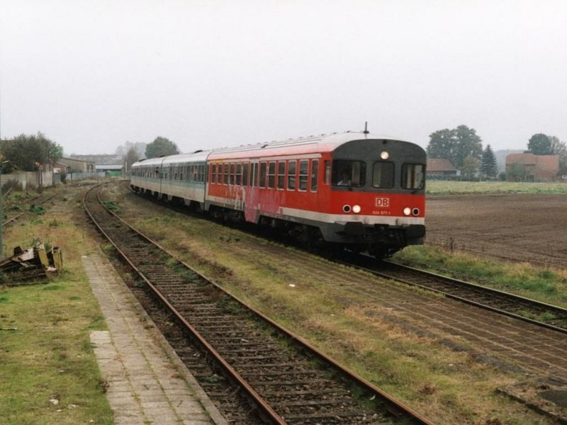 624 677-1/924 420-3/924 403-9/624 674-8 mit RB 12437 Dortmund-Gronau (Westmnsterbahn) auf Bahnhof Lette am 15-10-2000. Bild und scan: Date Jan de Vries.