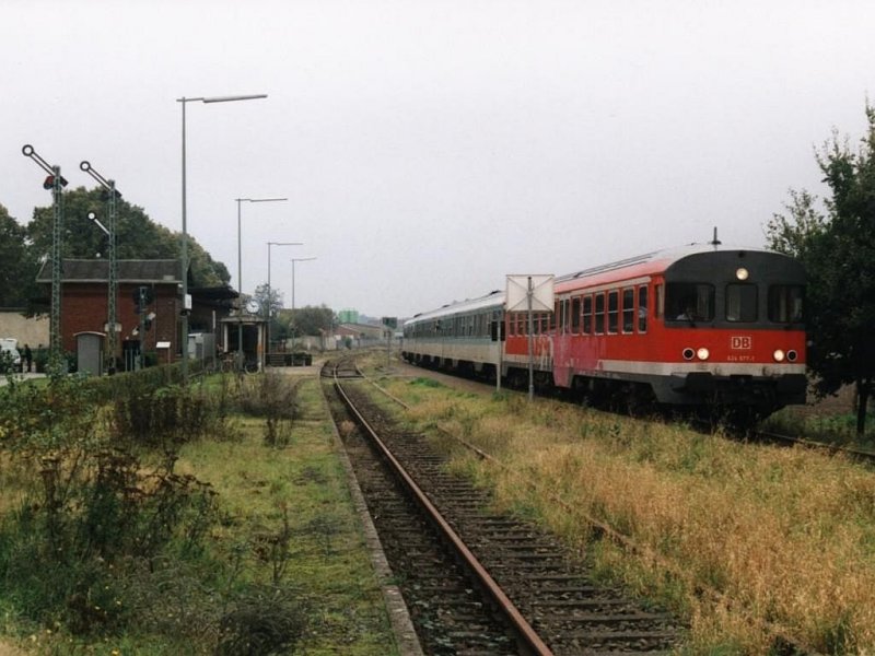624 677-1/924 420-3/924 403-9/624 674-8 mit RB 12437 Dortmund-Gronau (Westm�nsterbahn) auf Bahnhof Lette am 15-10-2000. Bild und scan: Date Jan de Vries.