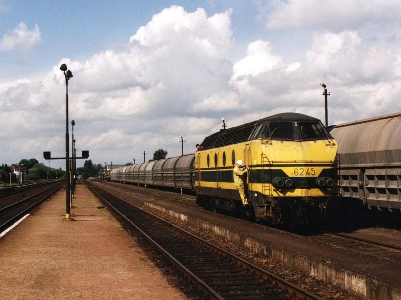6245 im Eisenbahnrangierdienst in Mol am 17-5-2001.