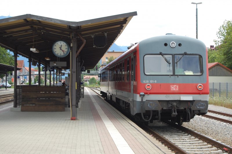 628 101-8 stand am 30.07.07 im Bahnhof Immenstadt. In krze nimmt er die Reise als RegionalBahn nach Oberstdorf auf sich...
