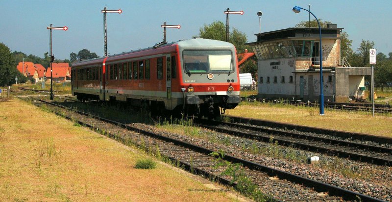 628 283 als RB, W�rth(Rhein) - Lautebourg, hat kurze Zeit vorher die Grenze zu Frankreich �berquert und erreicht nun den Endbahnhof Lauterbourg. 18.08.2009