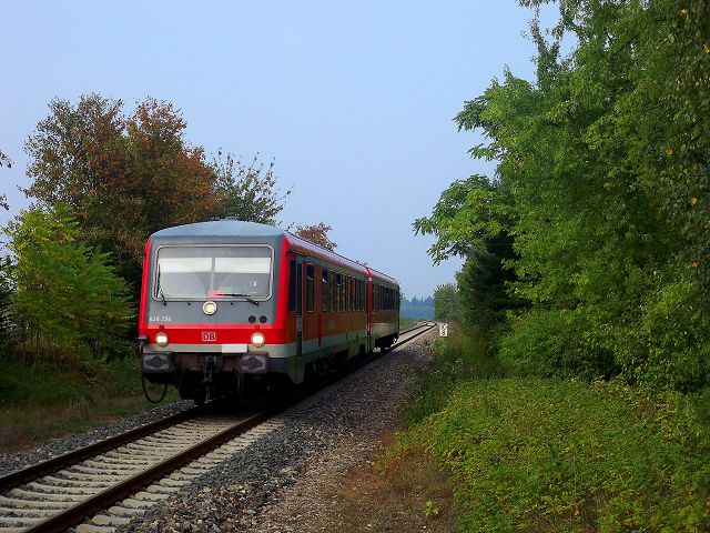 628 294 fhrt als RB 18789 in den Haltepunkt Graben-Neudorf Nord ein.
Aufgenommen am 21.9.2009