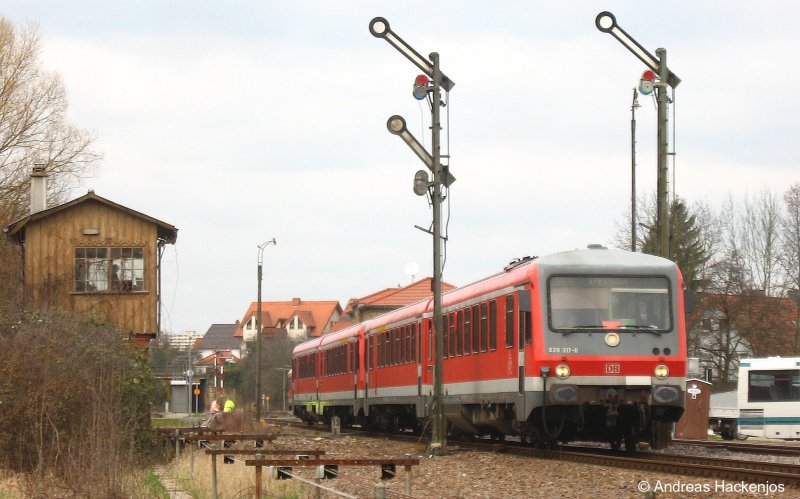 628 317-0 und 283-4 als RB 18371 nach und 628 315-1 als RB 18327 (verdekct durch den anderen Zug)bei der  Ausfahrt Steinsfurt17.3.08.