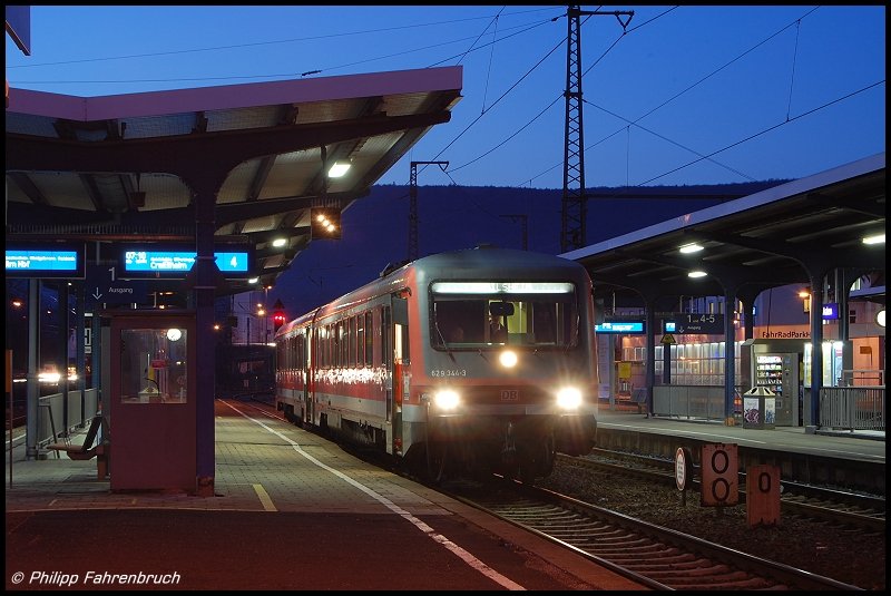 628 344-3 steht am Morgen des 08.02.08 als RB 19411 von Aalen nach Crailsheim auf Gleis 4 des Aalener Bahnhofs.