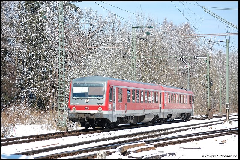 628 344-4 verlsst zur Vormittagszeit des 24.03.08 als RE 22527 nach Ulm Hbf den Goldshfer Regionalbahnhof. Der nchste Halt ist der Hp Hofen(b Aalen).