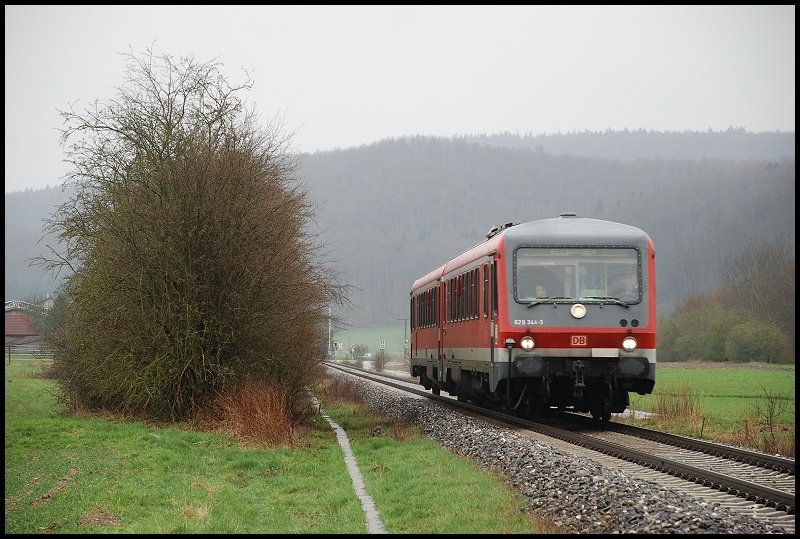 628 344 ist unterwegs nach Ellwangen. Aufgenommen am 19.04.08 bei Oberkochen.