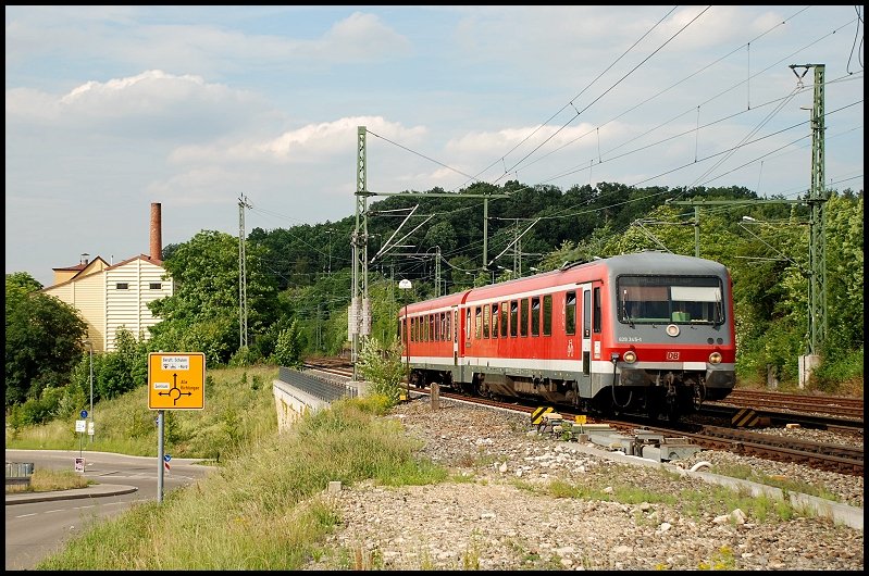628 345 ist als RE 22543 nach Ulm Hbf unterwegs. Aufgenommen am 19.Juni 2008 bei Aalen-Wasseralfingen.