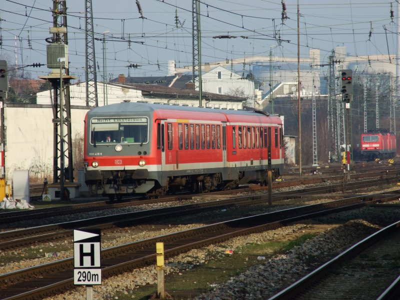628 426 als RB aus Neufahrn Niederbayern kommen am 17.02.2007 im Vorfeld des Regensburger Hbf.