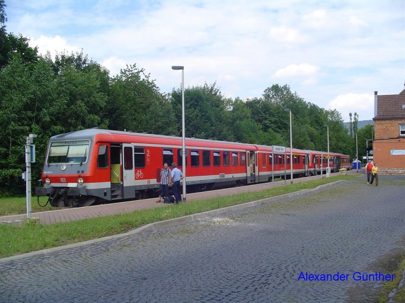 628 443-4 und 628 448-3 stehen am 23.07.2006 zur Rckfahrt nach Fulda als RB 15582 in Gersfeld (Rhn) bereit.