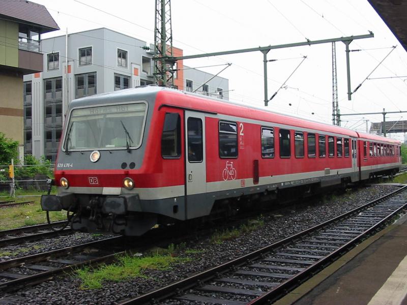 628-476 steht heute mal da wo Normal die E-Lok abgestellt sind siehe:
http://www.bahnbilder.de/name/einzelbild/number/34885/kategorie/suchen/suchbegriff/Sascha+G%F6tz/offset/0.html