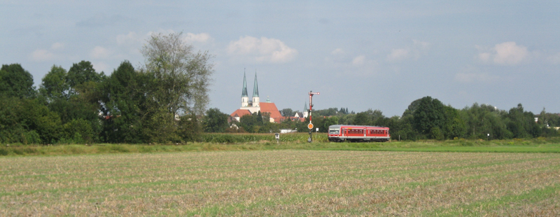 628 509-2 mit einer RB nach Mhldorf am 28. August 2009 beim Esig Alttting.