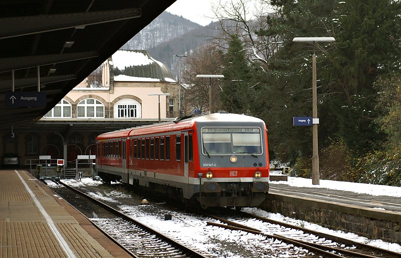 628 547-2 wartet am 23.11.2008 in Bad Harzburg auf die Abfahrt nach Braunschweig Hbf.