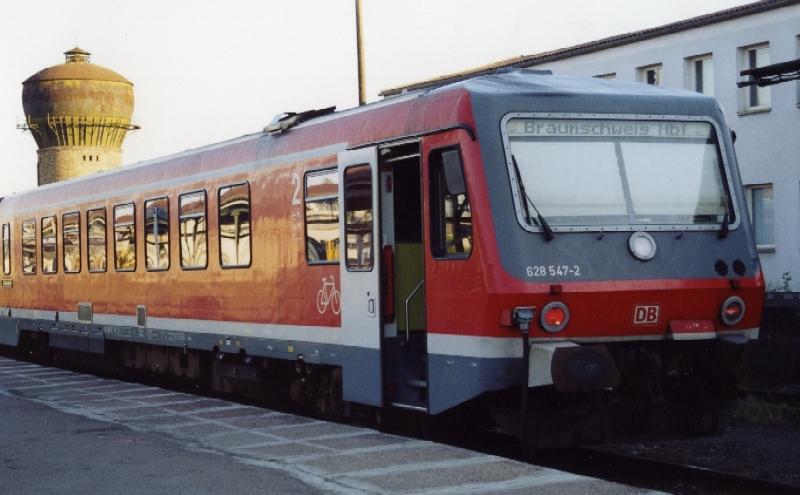 628 547 am Morgen des 28. Mai 2005 im Bahnhof Nordhausen vor der Abfahrt nach Braunschweig. Das Foto entstand im Rahmen meiner Tour ins Weserbergland mit Umstieg in Herzberg.
