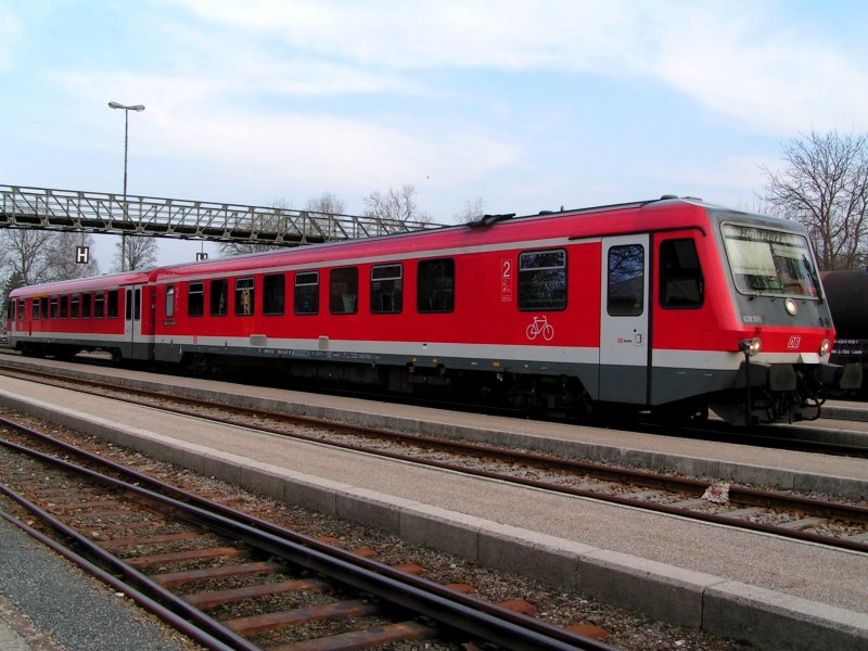 628 569 ist als ER5992 nach M�hldorf am Bhf. Ried i.I. bereitgestellt; 090408