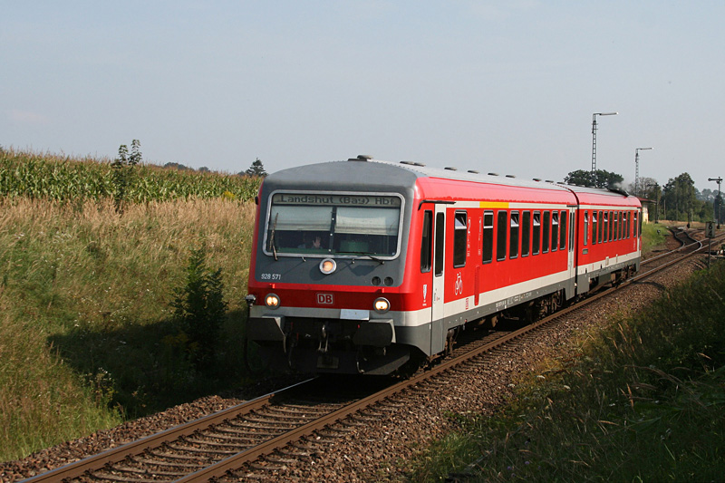 628 571 als RB 27092 am 25.08.2009 bei Tling.