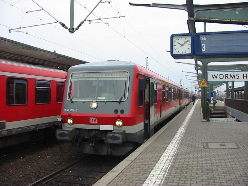 628-592 als RB nach Ludwigshafen in Worms Hbf.