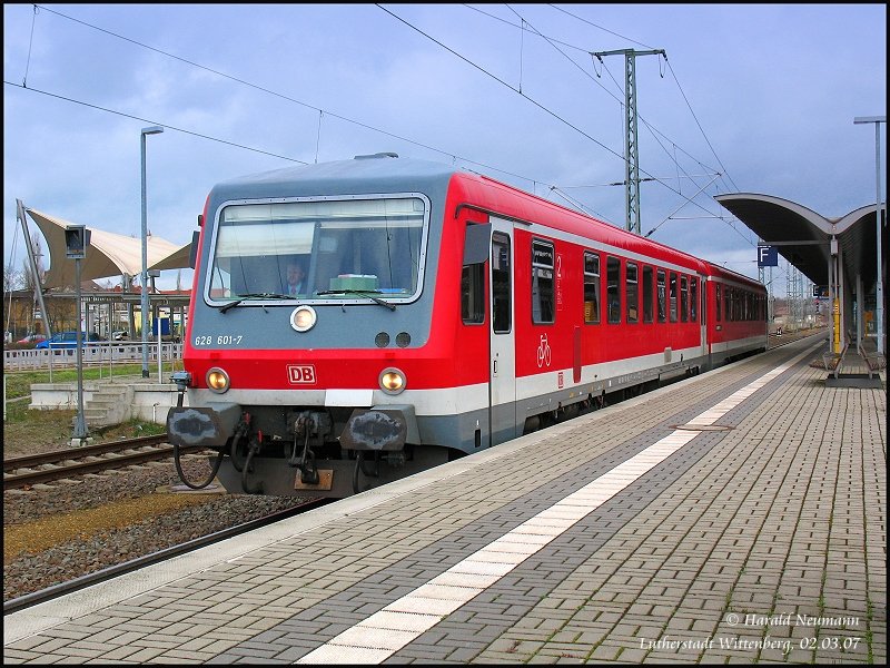 628 601 als  Heide-Bahn  im Startbahnhof Lutherstadt Wittenberg nach Bad Schmiedeberg in der Dbener Heide. Betrieben wird die Linie von der Elbe-Saale-Bahn. 02.03.07