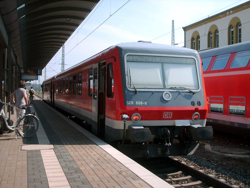 628 608-2 und 928 608-9 als RB 26808 von Bad Schmiedeberg nach Luth. Wittenberg.(Endbahnhof LWB am 21.07.2007)