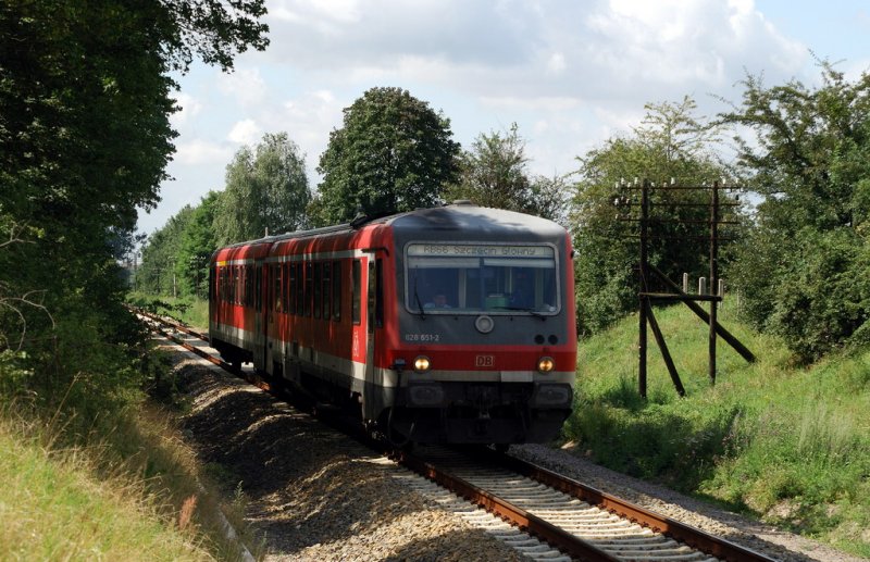 628 651 mit RB 5864 bei Petershagen (27.07.2007)