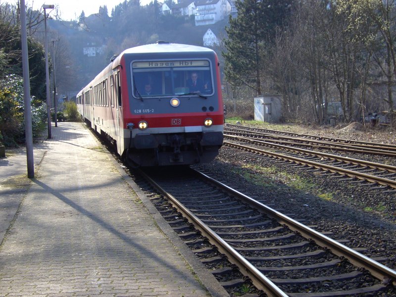 628 665-2 am 25.03.07 von Hagen nach Warburg im Bahnhof Arnsberg.
