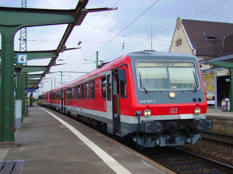 628 905/629 005 steht abfahrbereit mit einem zweiten 629 in Worms,also an Motokraft d�rfte es diesem Gespann nicht fehlen.