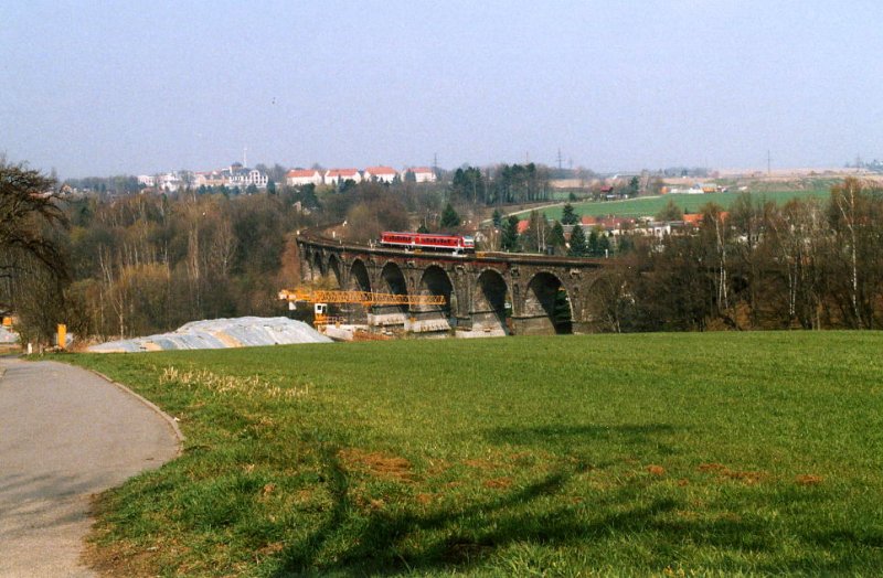 628 auf dem Bahrebachviadukt ber die A4 bei Chemnitz