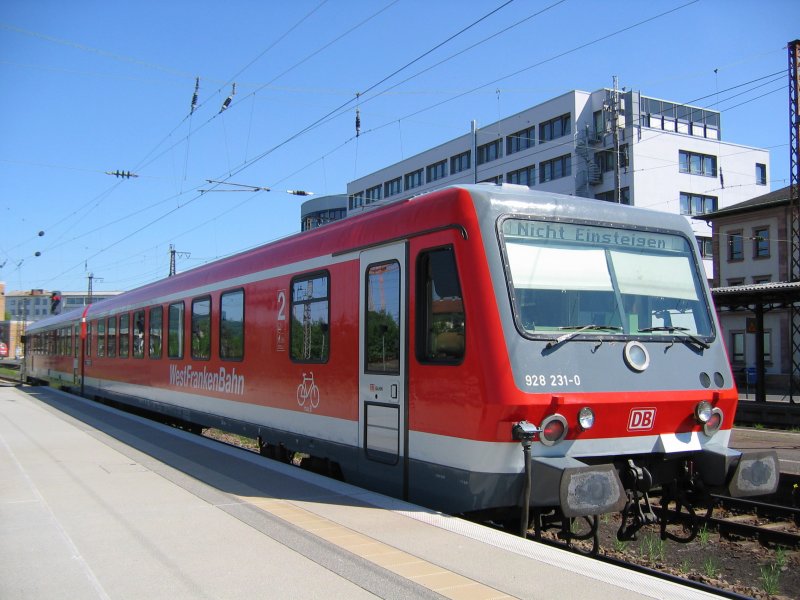 628/928 231-3  Westfrankenbahn  wartet auf das Grne Signal um dann auf das Abstellgleis zu fahren...11.05.2008 Aschaffenburg Hbf