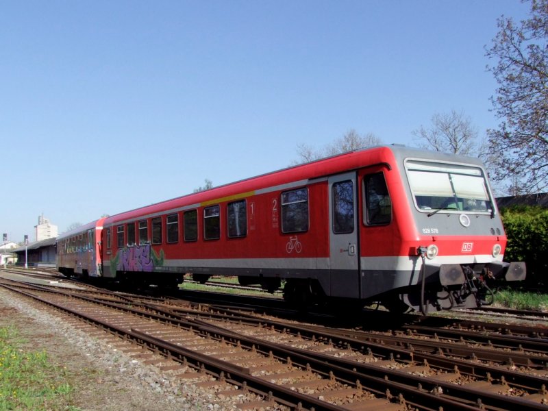 628928-578 (mit Graffiti verunstaltet, 628-Teil komplett beschmiert) verlsst als ER5993 Ried i.I.; 090419
