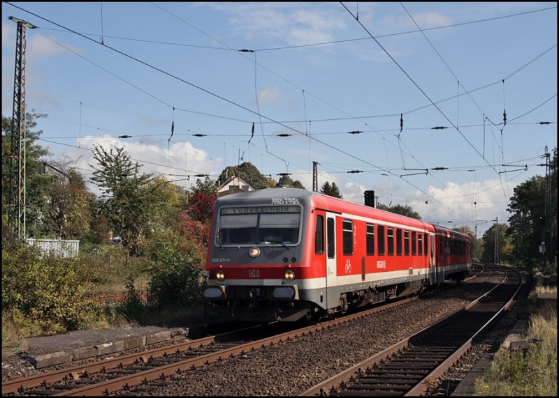 628/928 671 durchfhrt als RB52 (RB 29277)  Volmetalbahn  den ehemaligen Bahnhof Westhofen in Richtung Ldenscheid. (02.10.2008)
