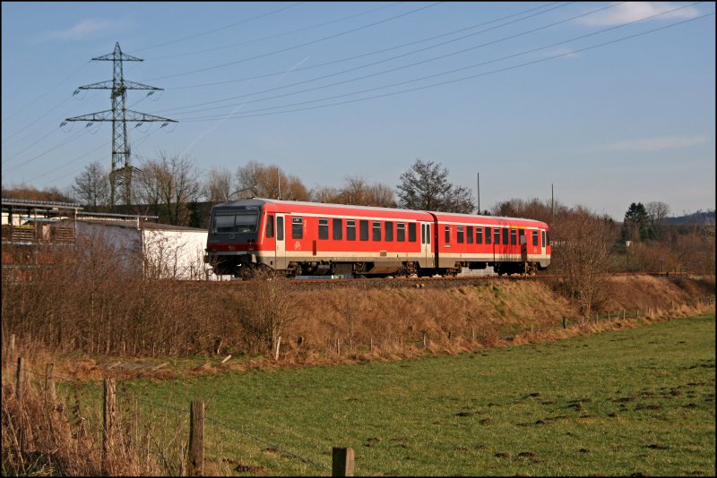 628/928 675 beschleunigt bei Freinohl als RE17 (RE 29211)  Sauerland-Express  Richtung Warburg (Westf). (26.01.2008)