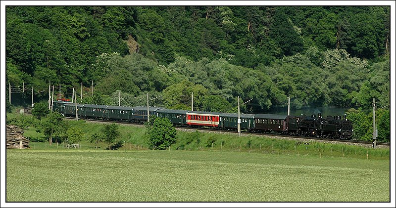 629.01 an der Spitze und 109.13 bei der Rckfahrt von der Dampflokparade am Graz-Kflacher Bahnhof als Sdz R 16278, aufgenommen am 19.5.2007 kurz vor Bruck a.d. Mur.