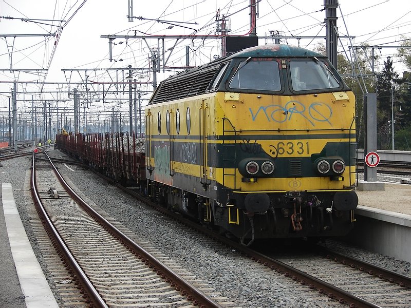 6331 whrend Bauarbeiten  am 19.04.08 im Bahnhof Louven (Belgien).