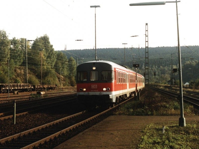 634 627-4/924/624 649-0 mit RB 73656 (RB 84 Egge-Bahn) Holzminden-Paderborn auf Bahnhof Altenbeken am 13-10-2001. Bild und scan: Date Jan de Vries. 