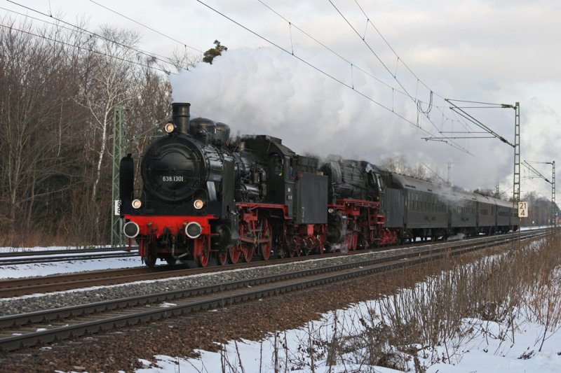 638.1301 und 41 018 mit einem Sonderzug aus Tirol am 25.02.2009 in Haar (bei M�nchen).