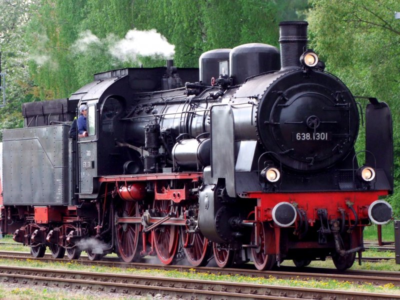 638.1301 dampft in  grner Kulisse ; 090426