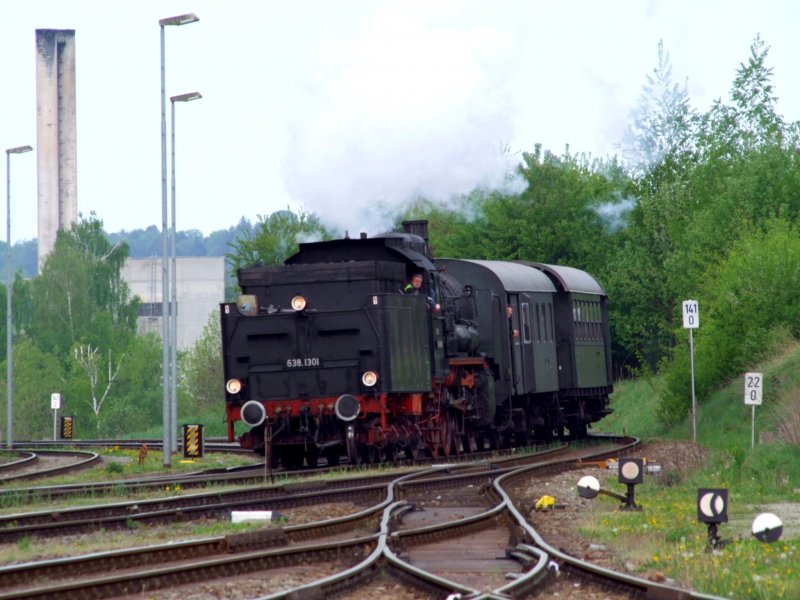 638.1301 erreicht Tender voraus als SLp91148 den Bhf. Ried i.I.; 090426