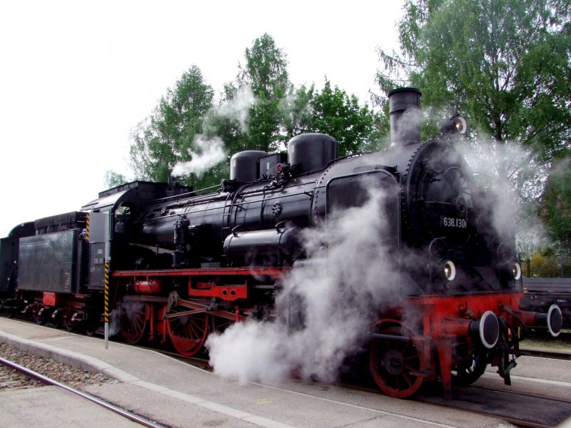 638.1301 wartet mit SLp91148 auf die Abfahrt Richtung Simbach/Inn; 090426