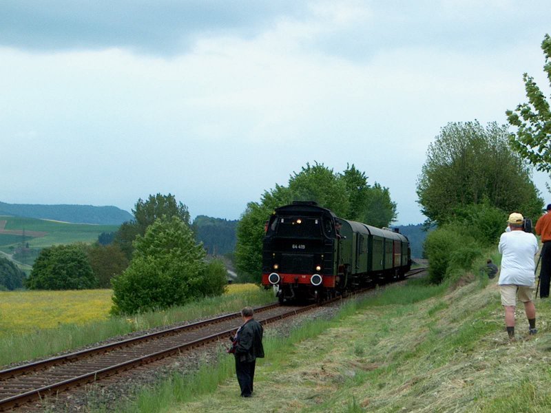 64 419 beim Einsatz auf der Wutachtalbahn am 18. Mai 2002 (25 Jahre Sauschw�nzlebahn)