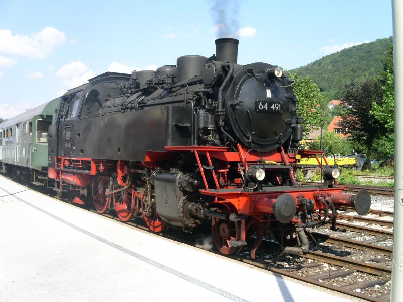 64 491 der Dampfbahn Frnkische Schweiz e.V. (DFS) am 08.08.2004 in Ebermannstadt.