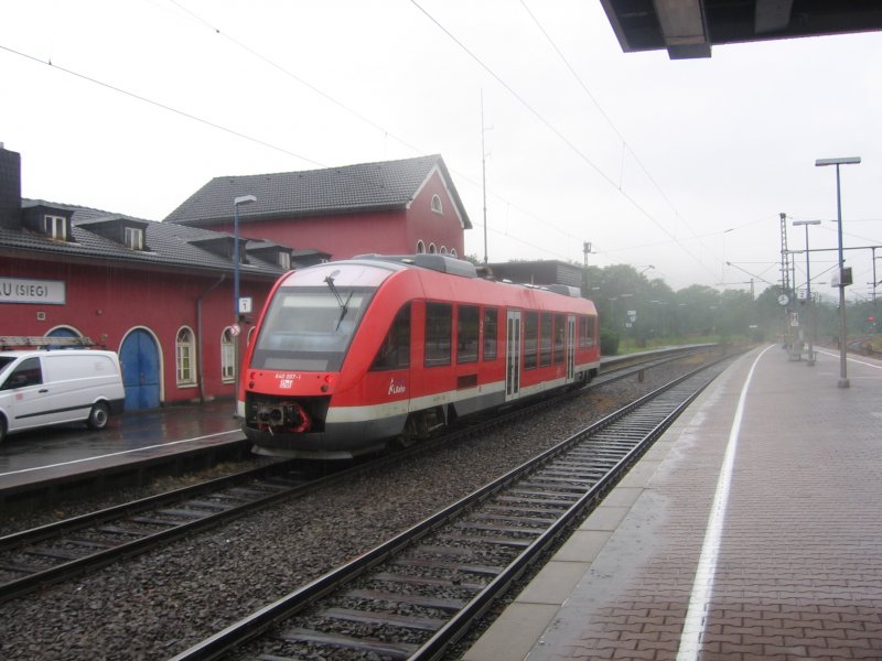 640 007 fhrt in  Geheimer Mission  in den Bahnhof Au (Sieg). Aufgenommen am 21.06.2007.