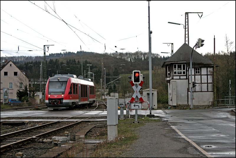 640 013 fhrt als RB92 (RB 39280)  BIGGESEEEXPRESS  aus Olpe komment im Endbahnhof Finnentrop ein. Dort besteht die Mglichkeit mit einem RE16 weiter nach Siegen bzw. Essen Hbf zufahren. (13.04.2008)
