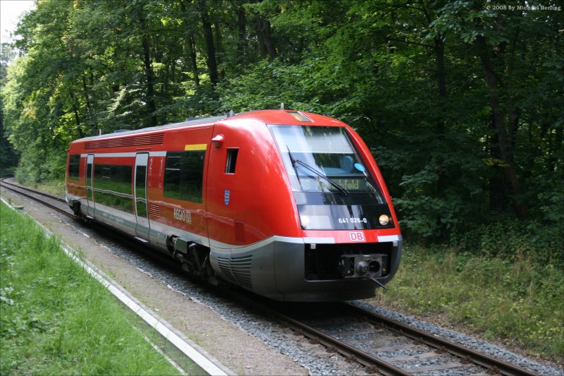 641 026-0 als RB nach Kranichfeld kurz vor dem Bedarfs Hp Legefeld (Th�ringen). 29.8.08