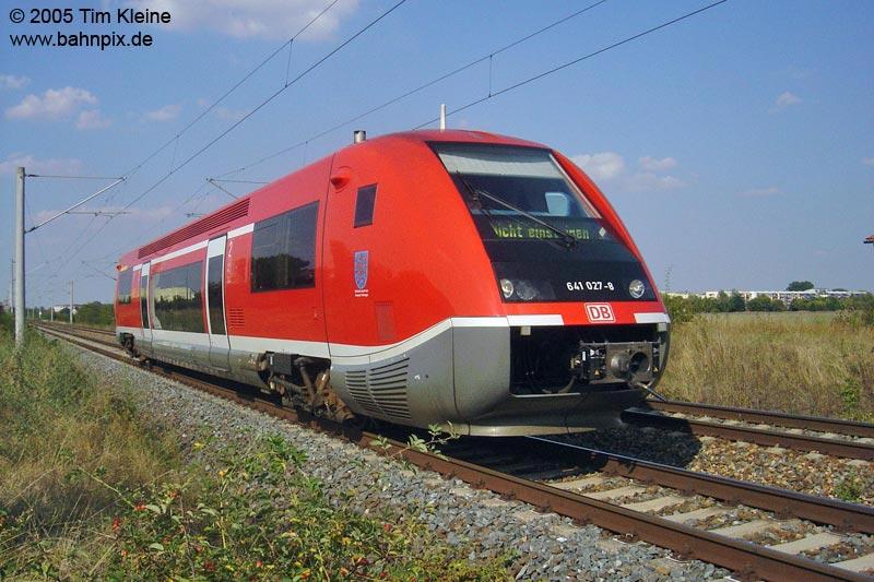 641 027 fhrt am 01.09.2005 zum Tanken nach Erfurt, hier kurz hinter Smmerda.