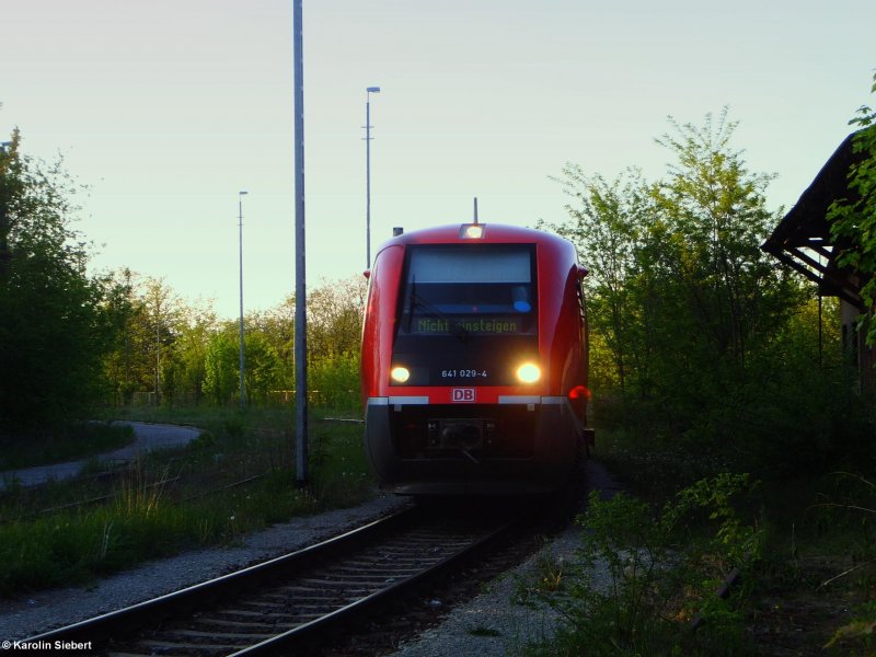 641 029 f�hrt von S�mmerda (unterer Bahnhof) nach Erfurt, um von dort dann (immer wochentags) als RB nach S�mmerda (oberer Bahnhof) auf der KBS 595 zur�ckzufahren - aufgenommen am 03.05.2007