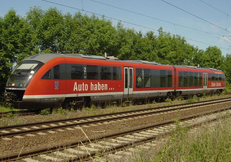 642 025-1 fhrt am 23.06.2005 als Rb von Artern nach Sondershausen, hier bei der Einfahrt in den Bahnhof Bretleben.