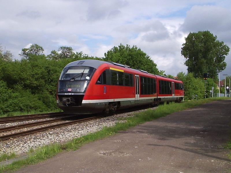 642 033 am 17.5.2005, 16.43 Uhr auf der Weiche im Bahnhof Holzdorf, KBS 579, Ausfahrt in Richtung Kranichfeld