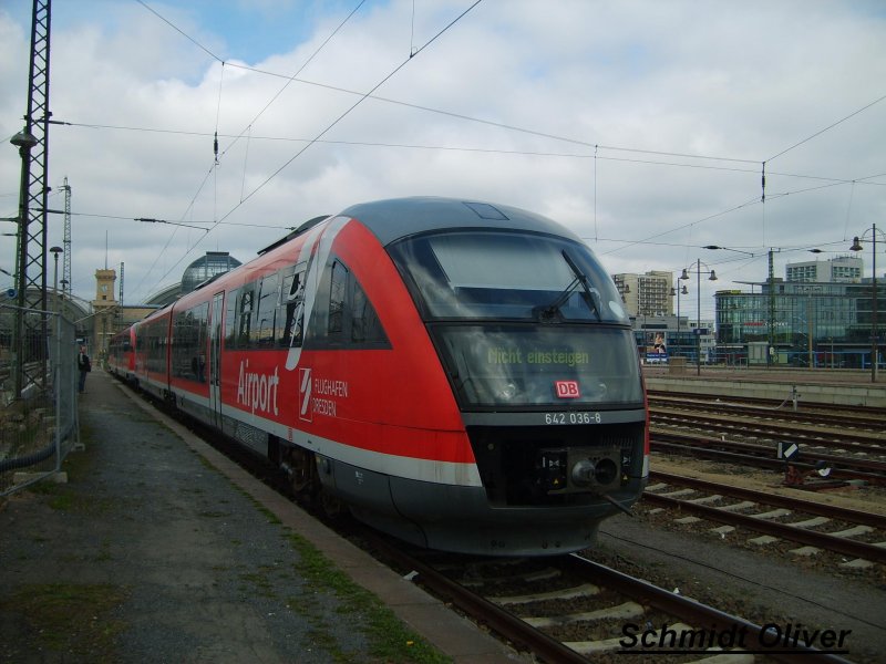 642 036-8 abgestellt im Dresdner Hbf am 07.04.2007