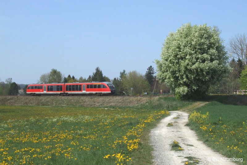 642 073  verlt am 22.04.2007  den Haltepunkt Krumbach-Schule in Richtung Mindelheim.